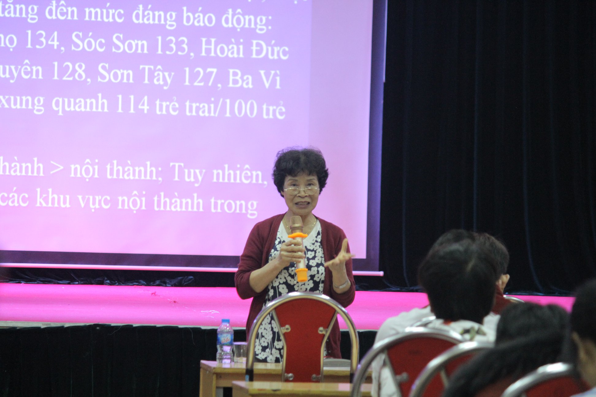 Bác sĩ Trịnh Thị Huệ; Chuyên gia cấp cao về lĩnh vực Dân số và chăm sóc Sức khỏe sinh sản của Bộ Y tế chia sẻ tại chương trình