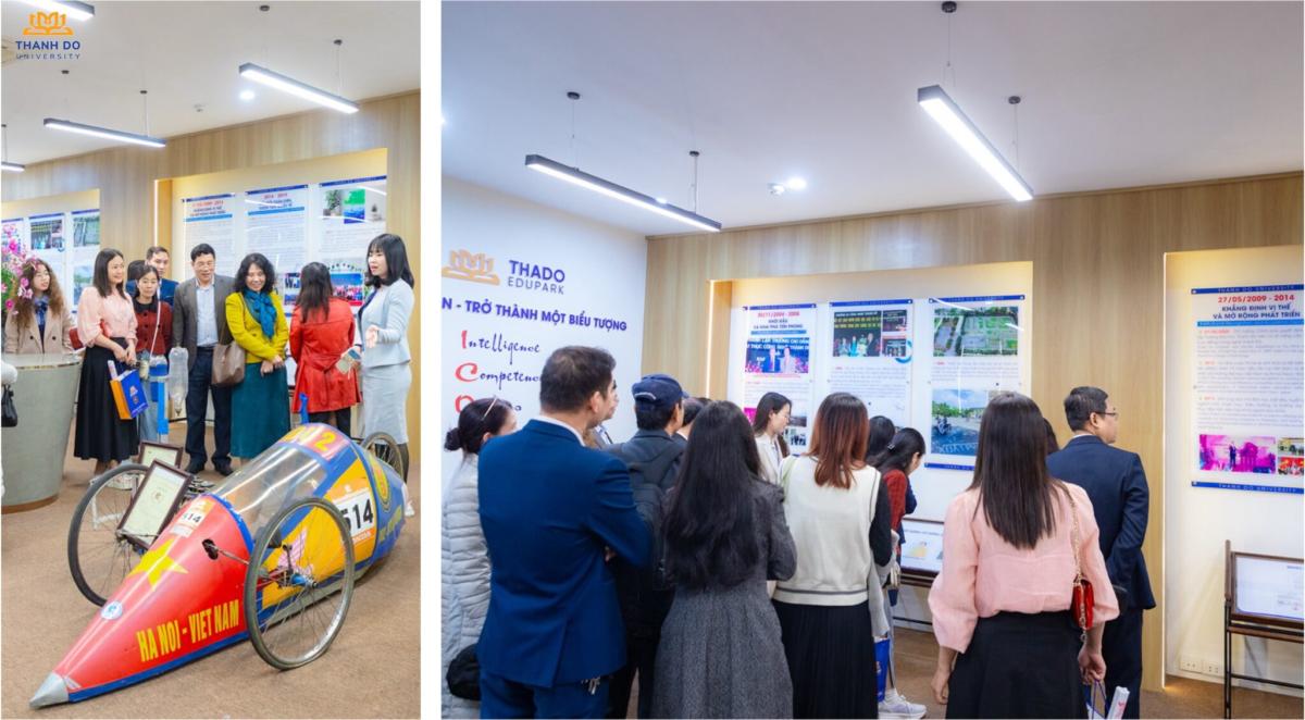 Thầy Cô, cùng các Nghiên cứu sinh, Học viên sau Đại học tham quan Phòng truyền thống