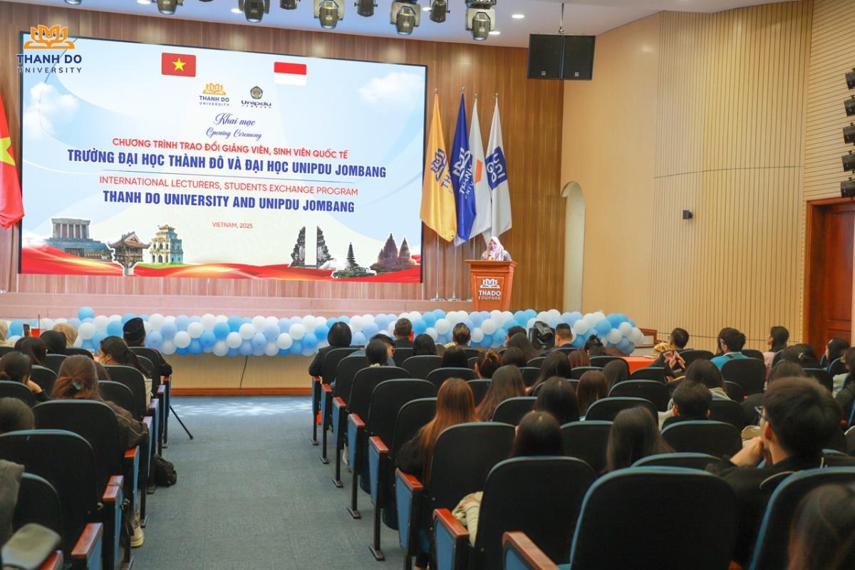 Cô Indah Wahyuni gửi lời cảm ơn chân thành đến Ban lãnh đạo, Ban giám hiệu, cán bộ, giảng viên, sinh viên Trường Đại học Thành Đô