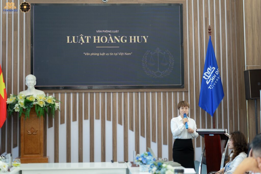 ThS. Luật sư Nguyễn Đào Tơ trình bày tham luận "Xây dựng hành lang pháp lý cho chuyển đổi số quốc gia".