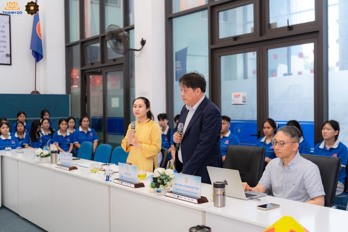 Buổi làm việc mở ra nhiều cơ hội học bổng, trao đổi học thuật và đào tạo quốc tế cho sinh viên.