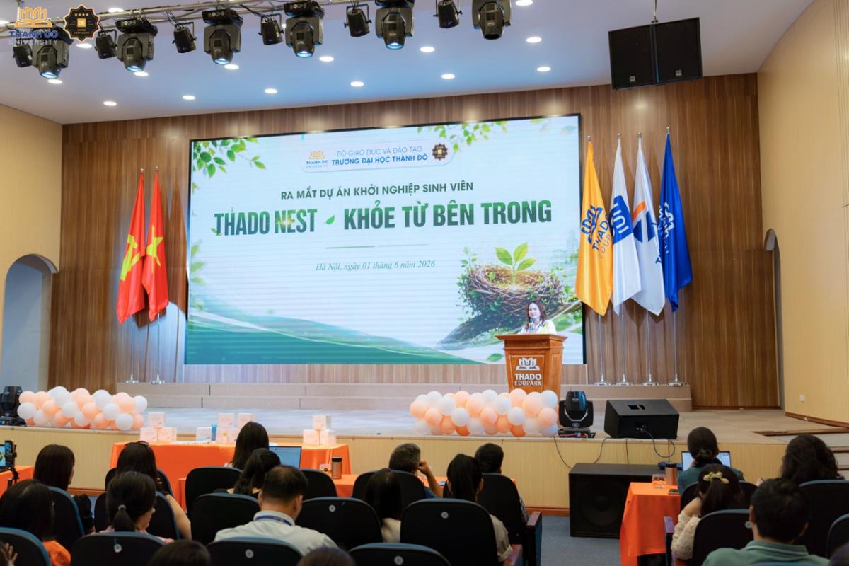 PGS.TS. Đào Thị Ái Thi phát biểu về vai trò của sức khỏe toàn diện, tinh thần tự chủ và đổi mới sáng tạo trong quá trình phát triển của người trẻ.