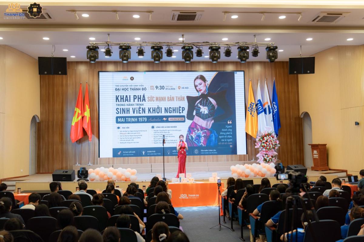 Diễn giả Mai Trịnh chia sẻ những trải nghiệm thực tiễn về hành trình học tập, phát triển bản thân và xây dựng giá trị cá nhân trong môi trường toàn cầu.