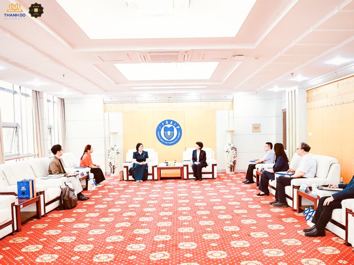 Buổi làm việc, ký kết hợp tác giữa Trường Đại học Thành Đô và Đại học Y Dược Sơn Đông