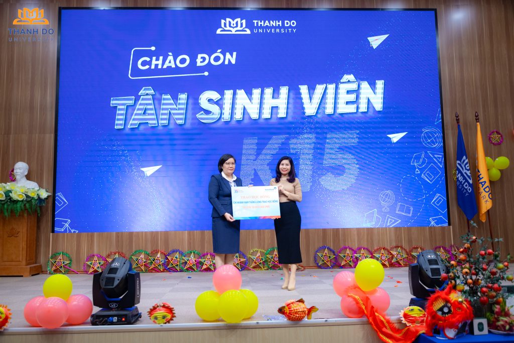 Học bổng Doanh nghiệp từ Vietinbank trao tặng đến Tân sinh viên