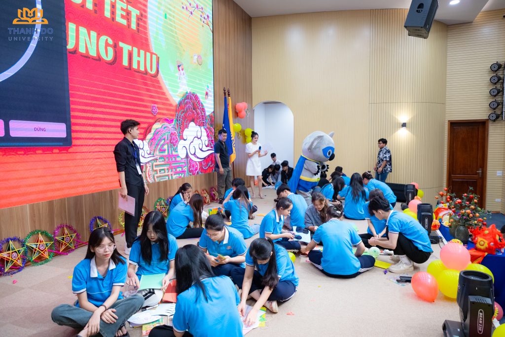 Các hoạt động Team building hấp dẫn được đông đảo Tân sinh viên tích cực hưởng ứng