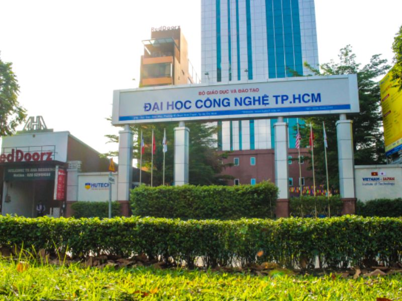 Đại học Công nghệ TP.HCM (HUTECH)