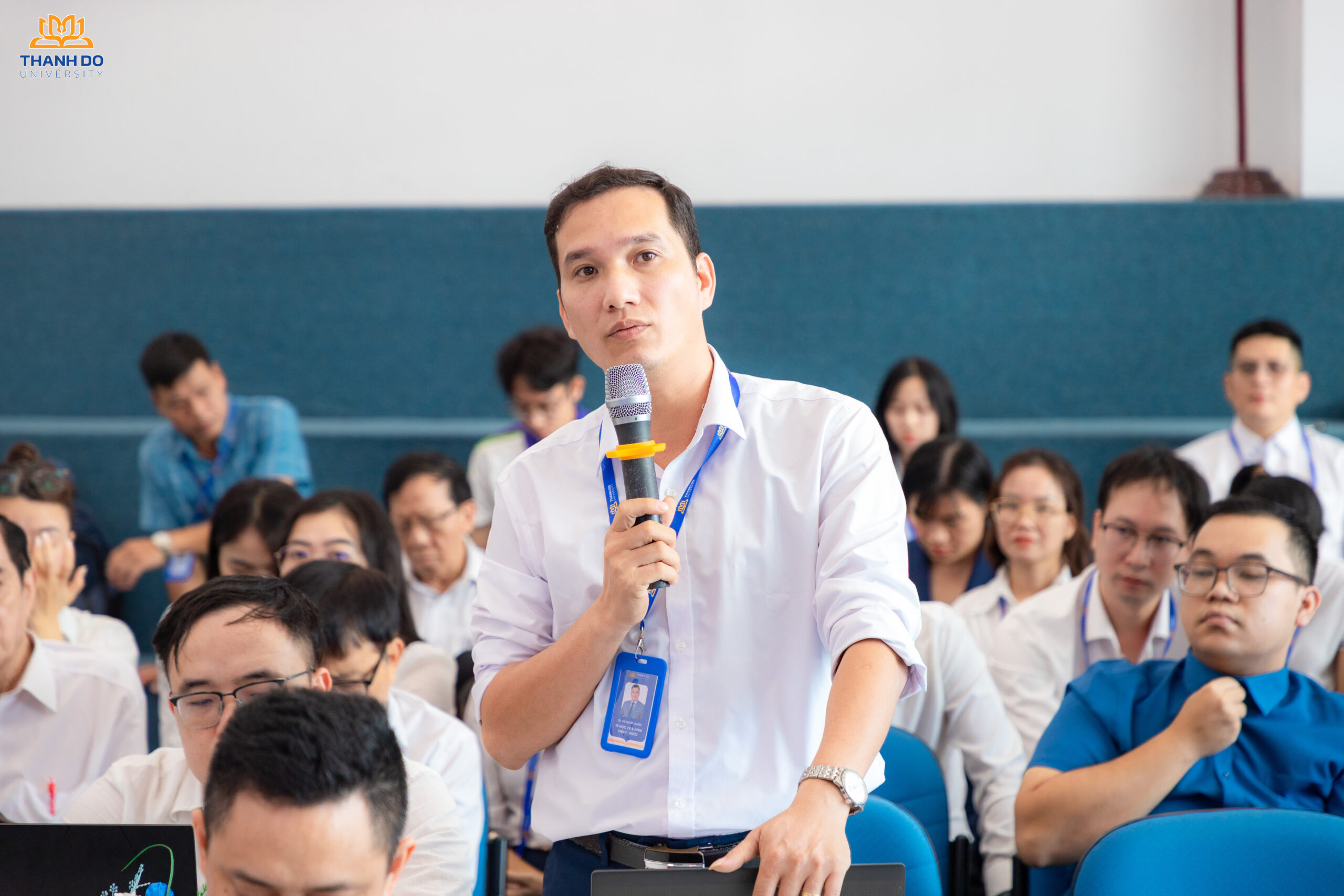 TS. Vũ Quốc Mạnh (Viện Y - Dược) trao đổi vướng mắc tại phiên thảo luận