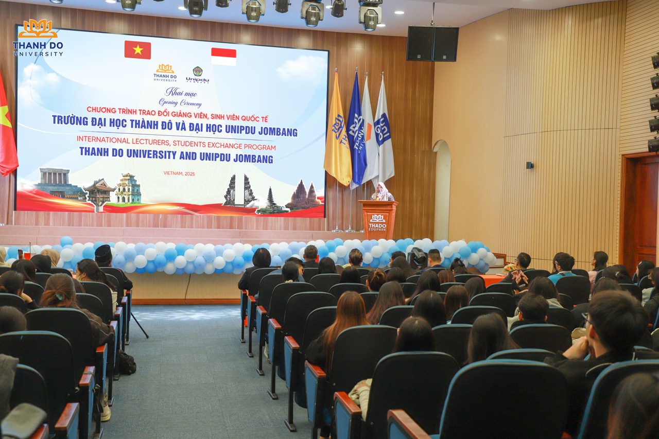 Cô Indah Wahyuni gửi lời cảm ơn chân thành đến Ban lãnh đạo, Ban giám hiệu, cán bộ, giảng viên, sinh viên Trường Đại học Thành Đô