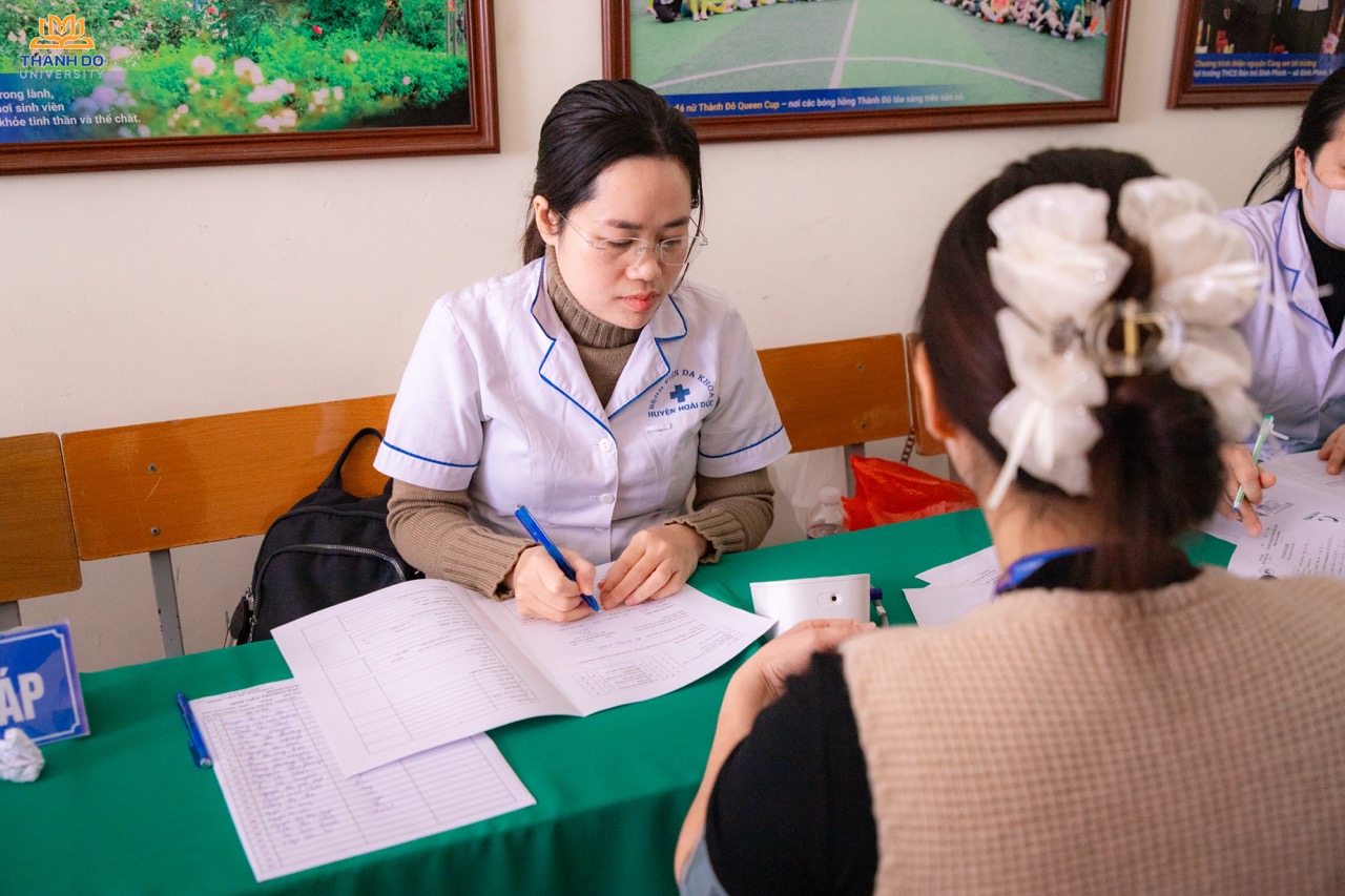 Trung tâm Chăm sóc sức khoẻ học đường (Thado Care) phối hợp với Bệnh viện Đa khoa huyện Hoài Đức khám sức khỏe đầu khoá