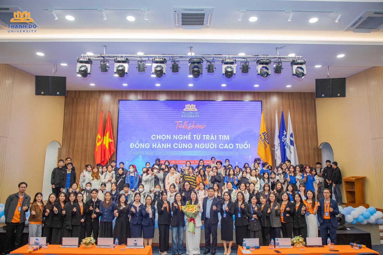 Talkshow “Chọn nghề từ trái tim – Đồng hành cùng người cao tuổi” thu hút sự quan tâm đặc biệt của sinh viên ngành Điều dưỡng, Dược học