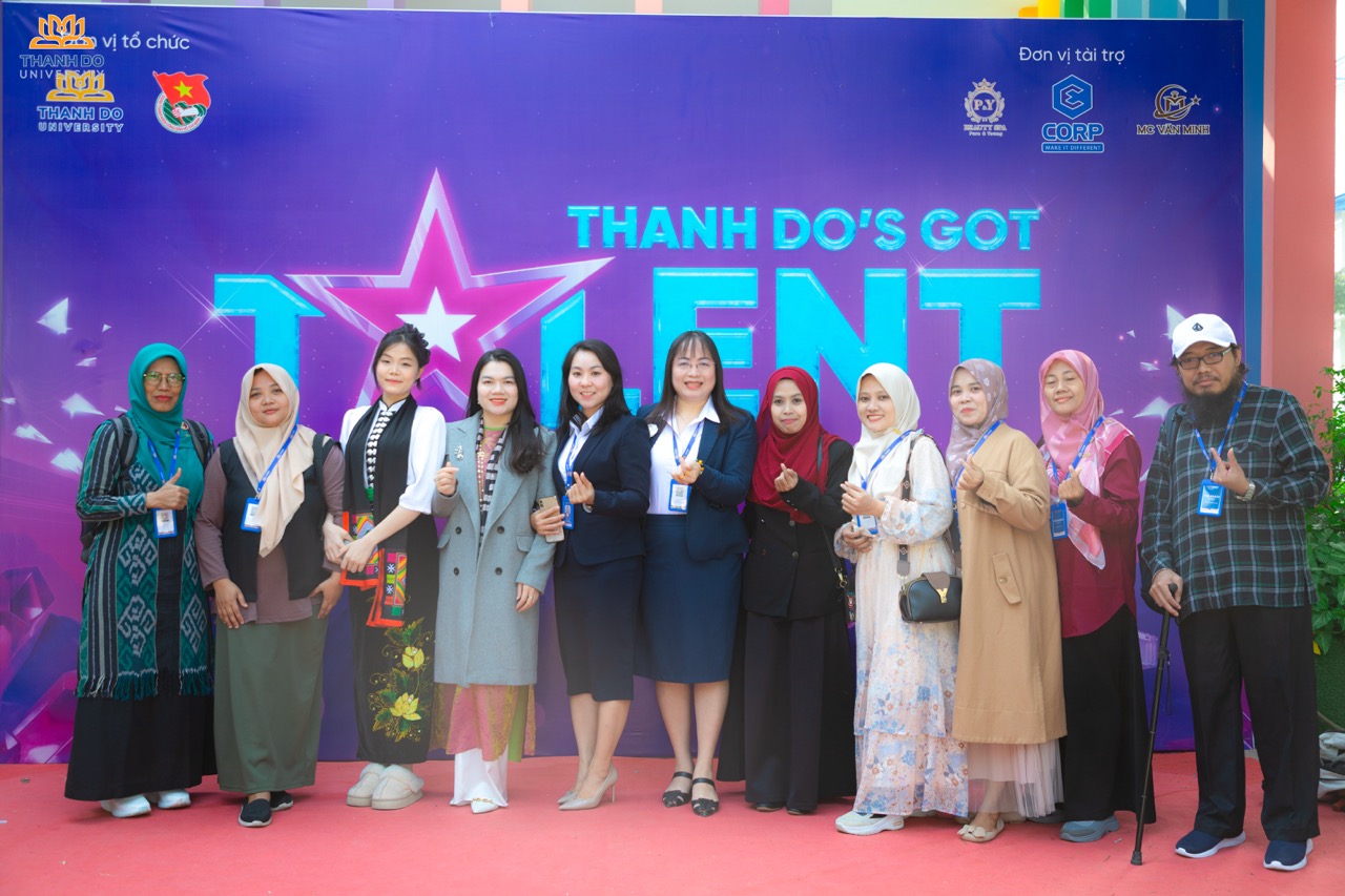 Giảng viên, sinh viên Đại học Unipdu (Indonesia) hoà trong không khí tưng bừng sự kiện chúc mừng 21 năm Ngày Thành lập Trường Đại học Thành Đô