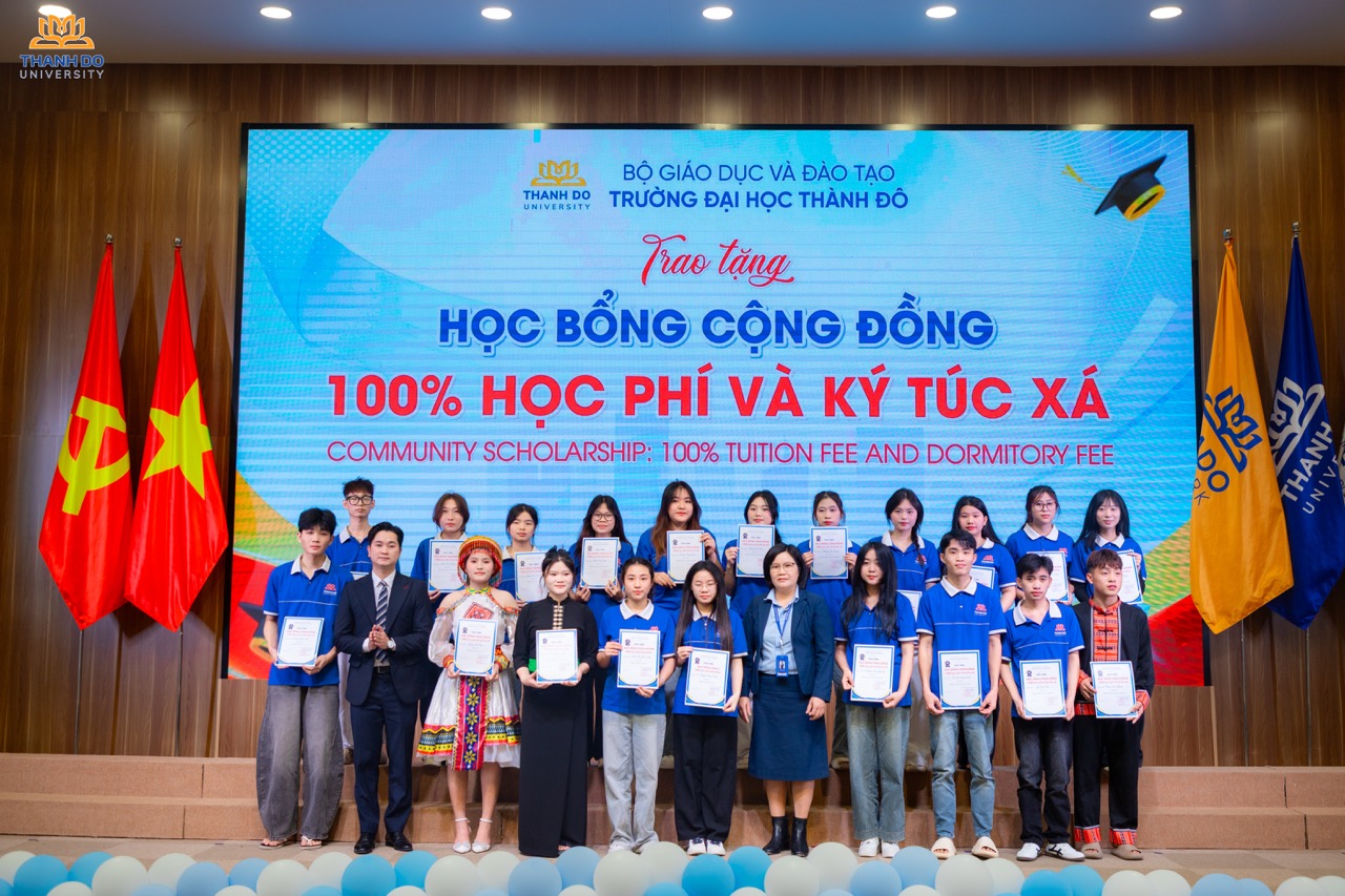 Tân sinh viên nhận Học bổng Cộng đồng miễn 100% học phí toàn khóa và ký túc xá