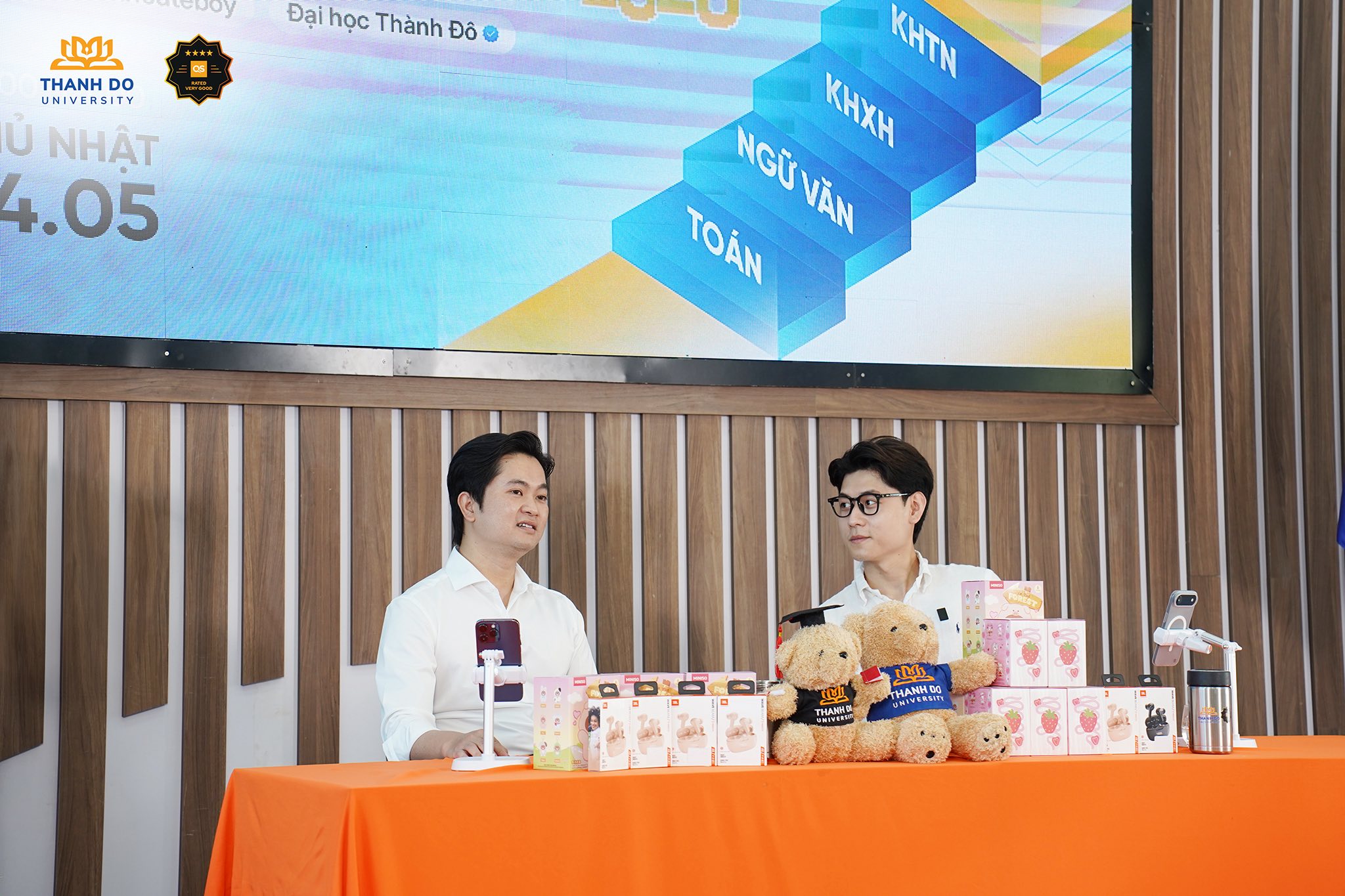 Host Vanh Học Giỏi và ThS. Quách Công Giang chia sẻ nhiều bí quyết học tập và quản lý áp lực mùa thi dành cho học sinh 2k8.