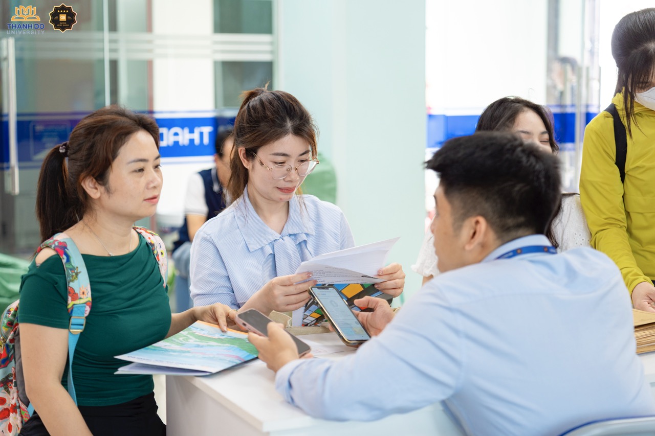 Tân sinh viên ngành Dược học chính thức khởi đầu hành trình học tập tại Trường Đại học Thành Đô