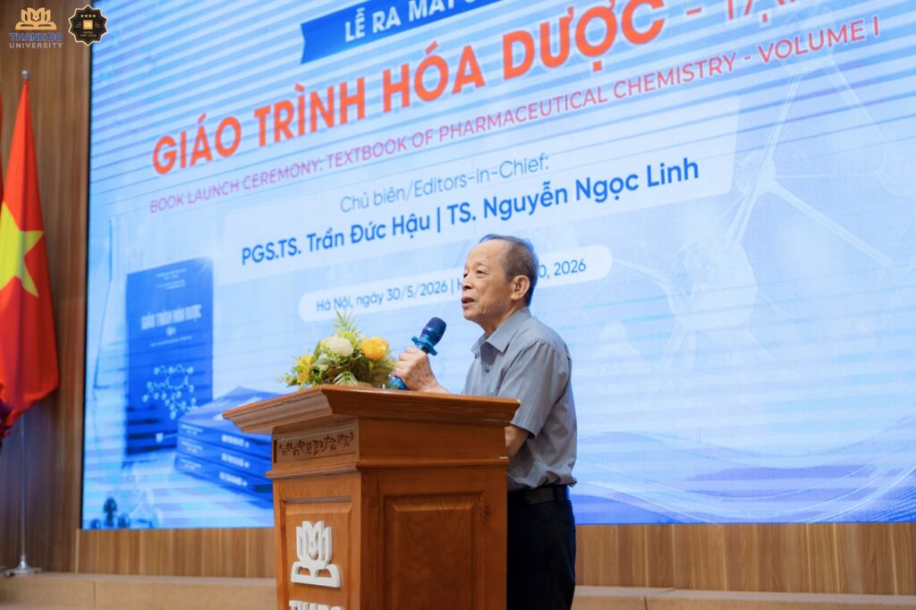 PGS.TS. Trần Đức Hậu – chủ biên “Giáo trình Hóa Dược – Tập I”, nhà giáo, nhà khoa học với hơn 60 năm nghiên cứu và giảng dạy trong lĩnh vực Hóa Dược.