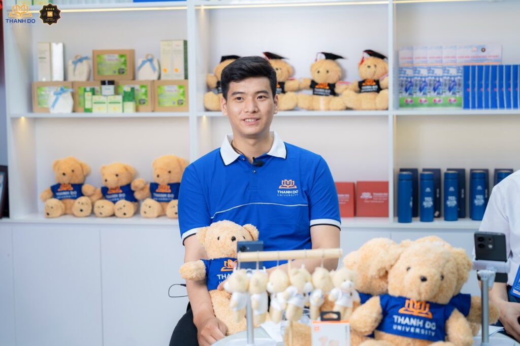 Vũ Hoàng Thanh Tùng, cựu sinh viên ngành Công nghệ thông tin, đặt Giải nhì cuộc hi Thado Techfest 2025