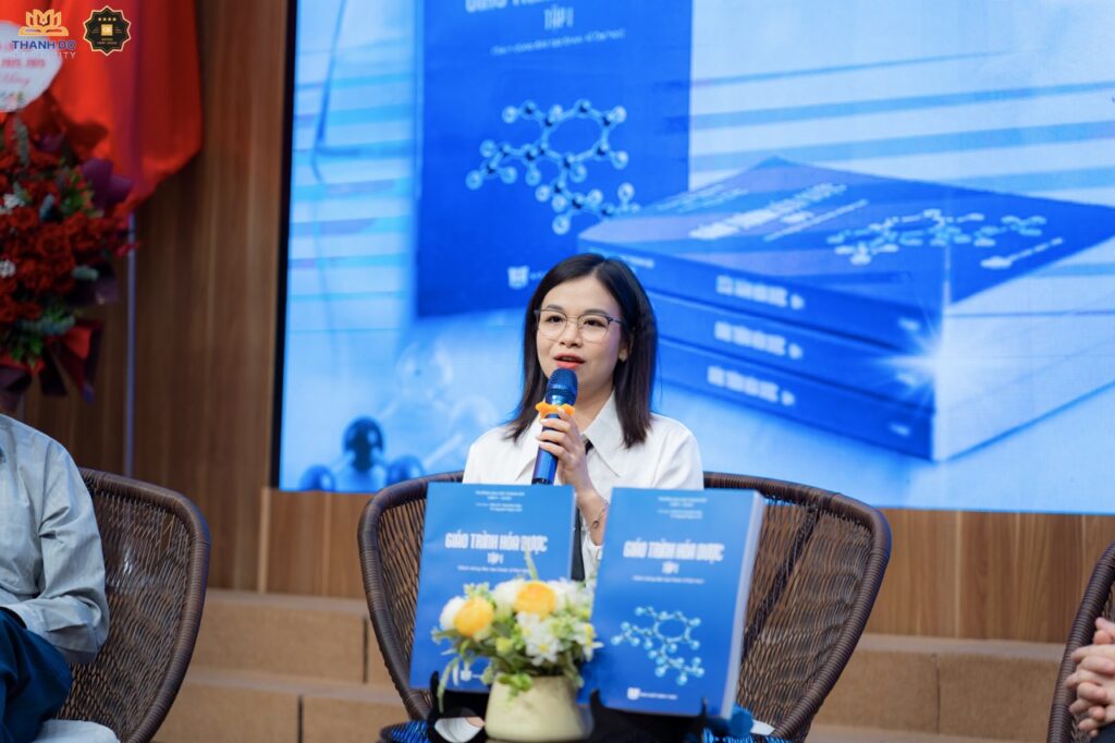 TS. Nguyễn Ngọc Linh chia sẻ về quá trình biên soạn giáo trình và định hướng tiếp cận Hóa Dược hiện đại dành cho sinh viên.