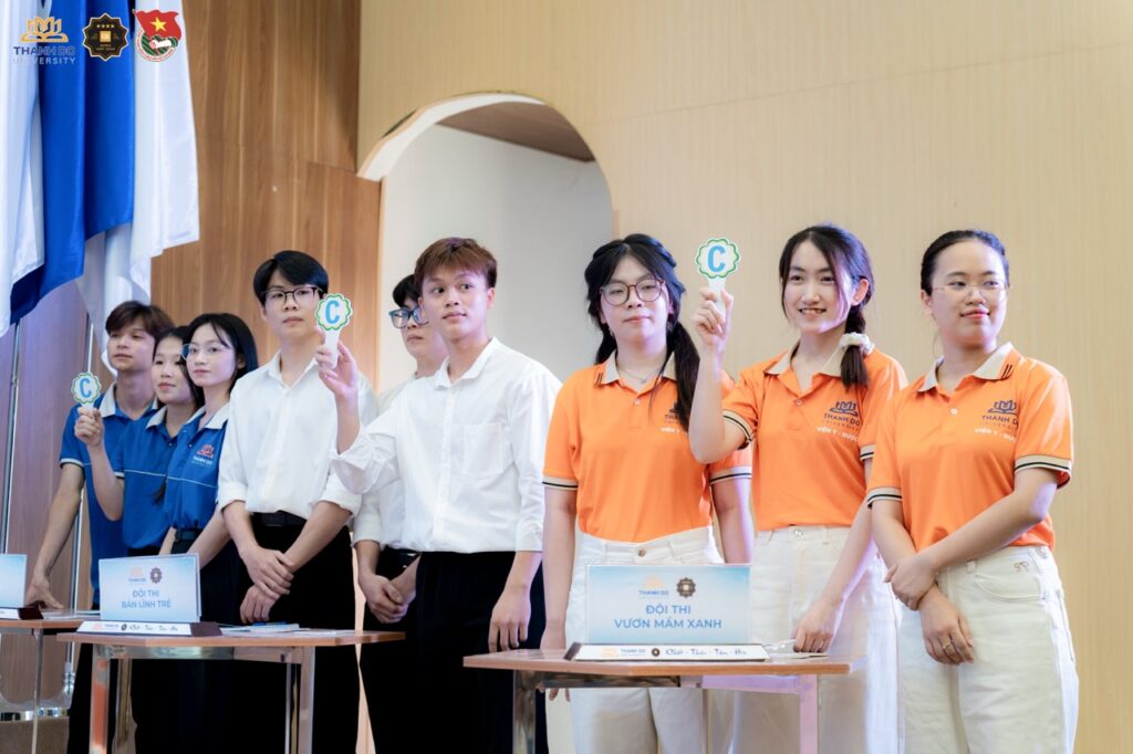 Các đội thi sôi nổi trả lời câu hỏi tại Vòng 1 "Đọc vị nhà tuyển dụng", thể hiện kiến thức và hiểu biết về quy trình tuyển dụng.