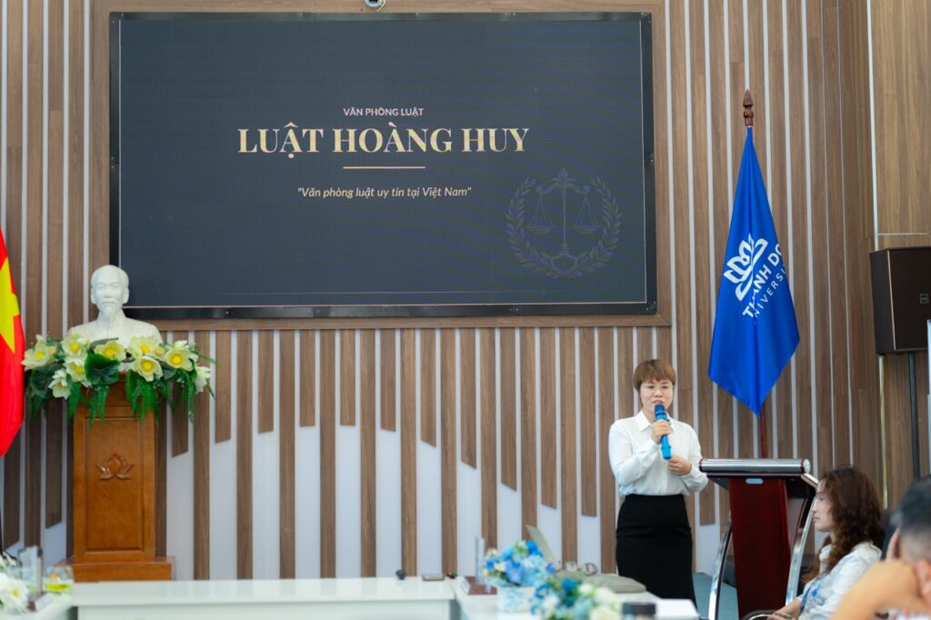 ThS. Luật sư Nguyễn Đào Tơ trình bày tham luận "Xây dựng hành lang pháp lý cho chuyển đổi số quốc gia".