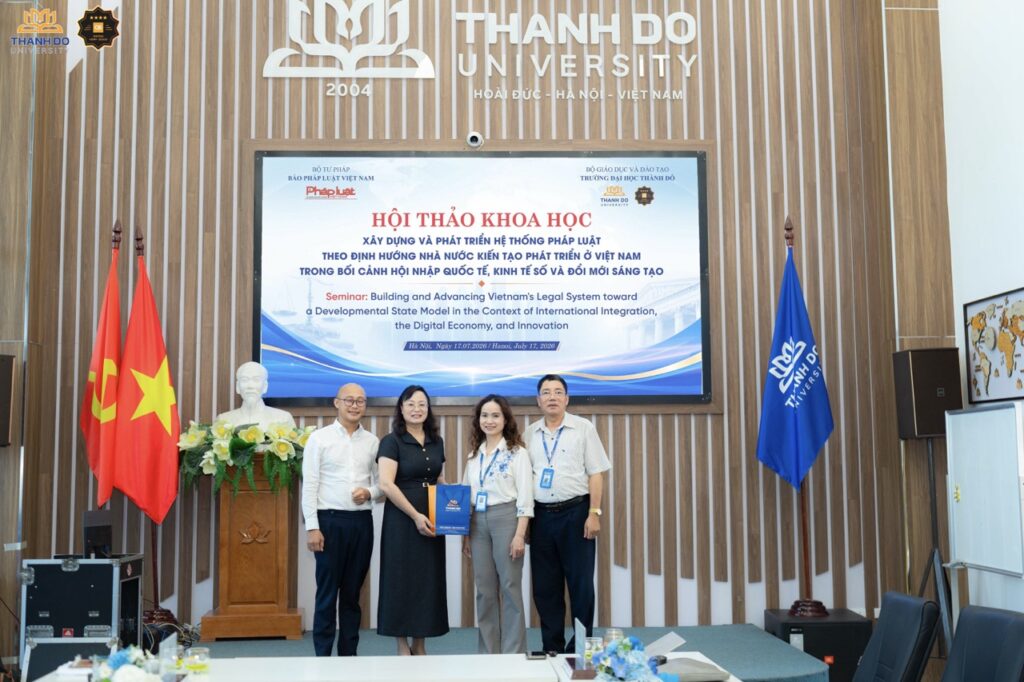 Lãnh đạo trường Đại học Thành Đô gửi lời cảm ơn tới Báo Pháp luật Việt Nam trong quá trình phối hợp thực hiện Hội thảo.