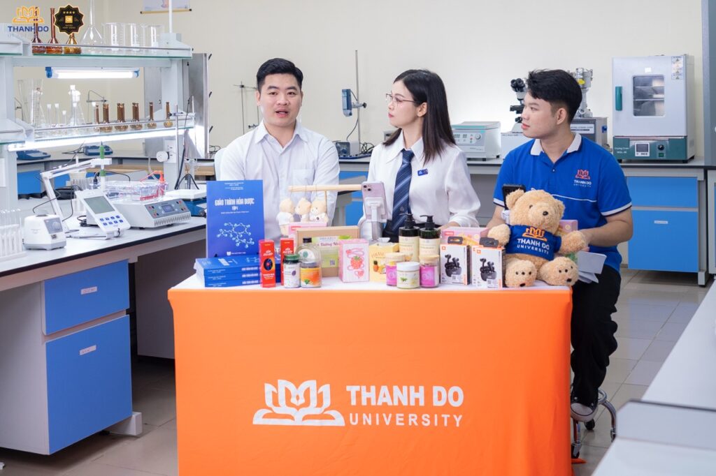 Lê Quý - Cựu sinh viên Viện Y - Dược chia sẻ hành trình học tập, thực hành và cơ hội việc làm sau tốt nghiệp.