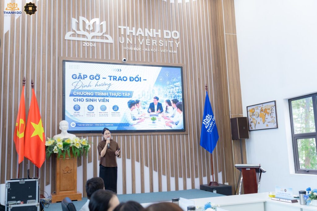 Khách mời Doanh nghiệp chia sẻ những kỹ năng và kinh nghiệm thực tiễn dành cho sinh viên trước kỳ thực tập.