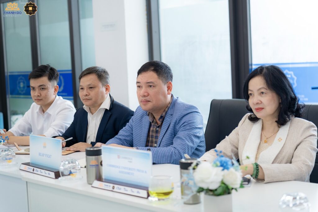 Trung tâm Thado Next - Trường Đại học Thành Đô tiếp đón đoàn công tác Cambridge University Press & Assessment và REAP VN247.
