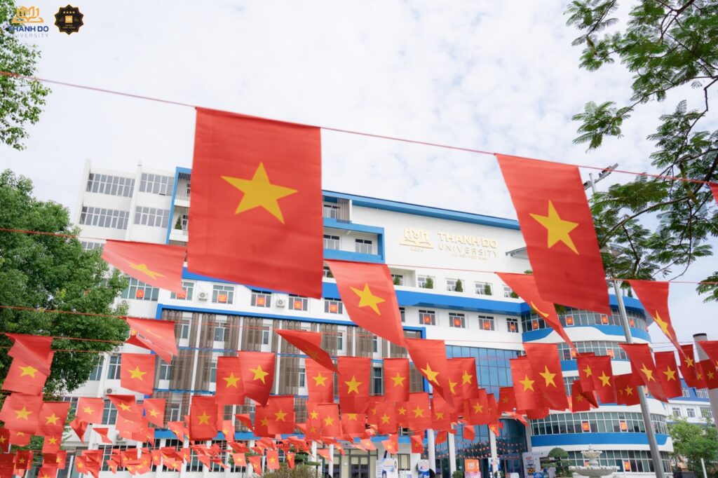 SẮC MÀU CHÀO MỪNG QUỐC KHÁNH VIỆT NAM 2/9 TẠI TRƯỜNG ĐẠI HỌC THÀNH ĐÔ