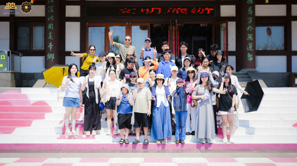 Sinh viên, giảng viên Trường Đại học Thành Đô tham gia Chương trình Giao lưu ngôn ngữ và trải nghiệm văn hóa Trung Quốc 2026 tại Đại học Hoàng Hải Thanh Đảo.
